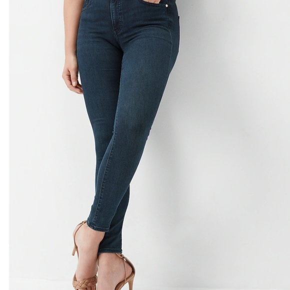Express Mid Rise Dark Wash Supersoft Skinny Jeans 2S - Picture 4 of 7